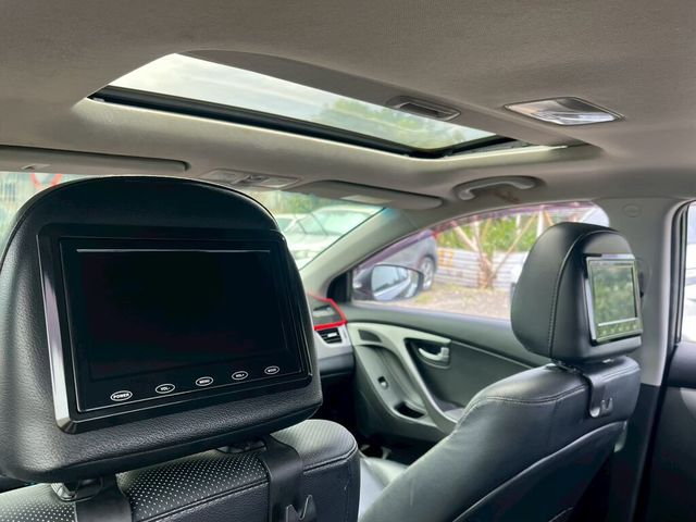 HYUNDAI現代 ELANTRA  第9張相片