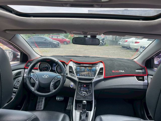 HYUNDAI現代 ELANTRA  第10張相片