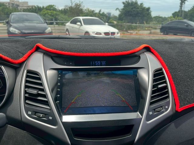 HYUNDAI現代 ELANTRA  第12張相片