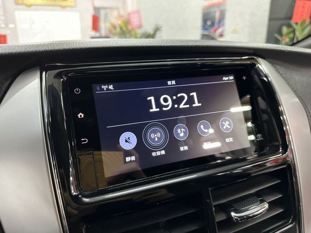 『 YARIS 經典版』｜巡跡防滑｜影音主機｜倒車雷達｜電子後視鏡｜  第9張相片