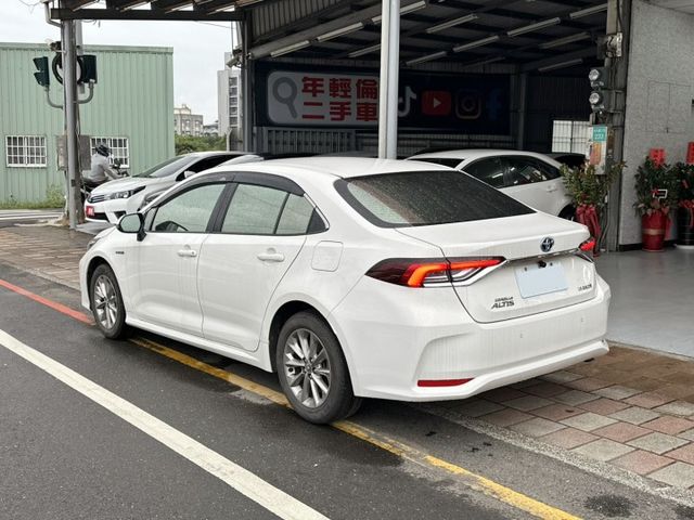 『 ALTIS 油電 尊爵版』｜ACC跟車｜車道巡跡輔助｜免鑰匙｜摸門解鎖｜SPORT模式｜影音主機｜恆溫空調｜  第3張相片