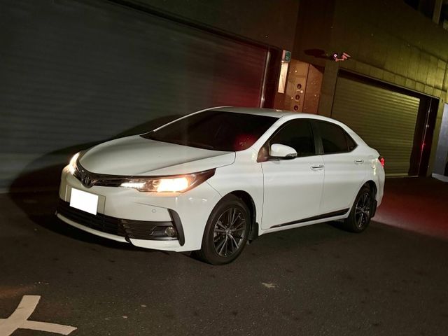 『ALTIS 豪華版』｜免鑰匙｜定速巡航｜循跡防滑｜雙環儀表｜影音主機｜導航系統｜倒車顯影｜抬頭顯示器  第2張相片