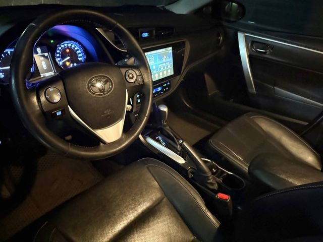 『ALTIS 豪華版』｜免鑰匙｜定速巡航｜循跡防滑｜雙環儀表｜影音主機｜導航系統｜倒車顯影｜抬頭顯示器  第4張相片