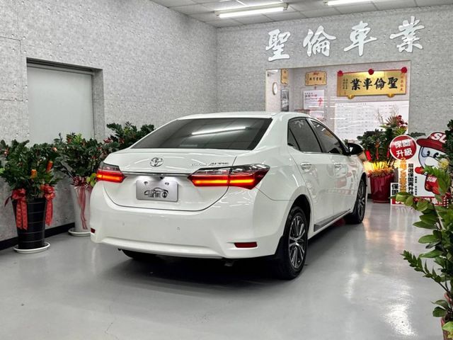 『ALTIS 豪華版』｜免鑰匙｜定速巡航｜循跡防滑｜雙環儀表｜影音主機｜導航系統｜倒車顯影｜抬頭顯示器  第4張相片