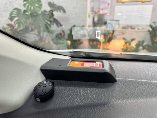 『ALTIS 豪華版』｜免鑰匙｜定速巡航｜循跡防滑｜雙環儀表｜影音主機｜導航系統｜倒車顯影｜抬頭顯示器  第17張相片