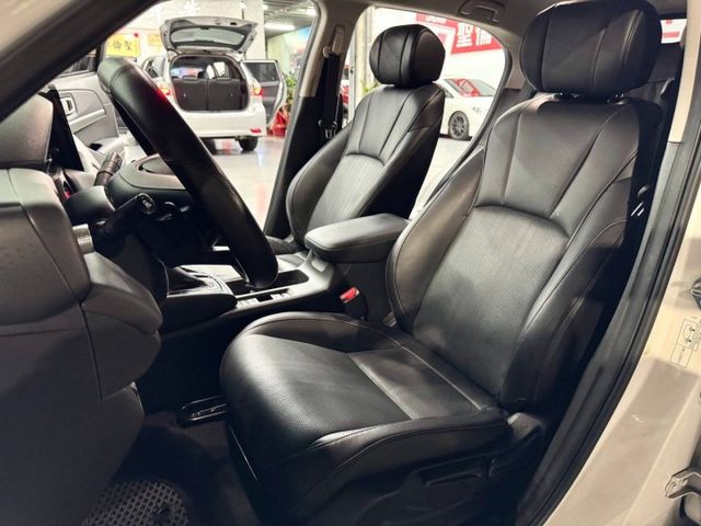 『HR-V 頂級P版』｜ACC跟車｜摸門解鎖｜免鑰匙｜雙區恆溫空調｜車道偏移輔助｜電動尾門｜盲點偵測｜  第5張相片
