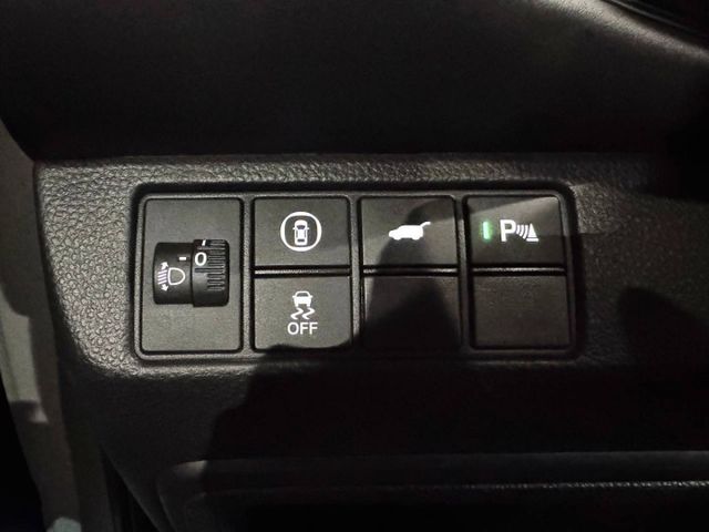『HR-V 頂級P版』｜ACC跟車｜摸門解鎖｜免鑰匙｜雙區恆溫空調｜車道偏移輔助｜電動尾門｜盲點偵測｜  第13張相片