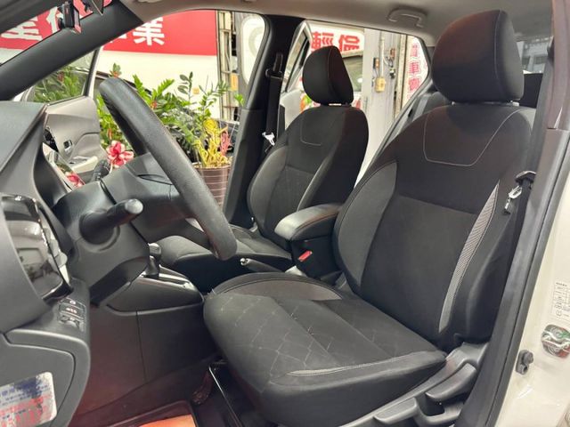 『KICKS 時尚版』｜冷氣空調｜巡跡防滑｜Apple Carplay｜抬頭顯示器｜行車紀錄器｜  第6張相片