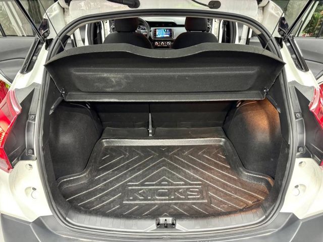 『KICKS 時尚版』｜冷氣空調｜巡跡防滑｜Apple Carplay｜抬頭顯示器｜行車紀錄器｜  第8張相片