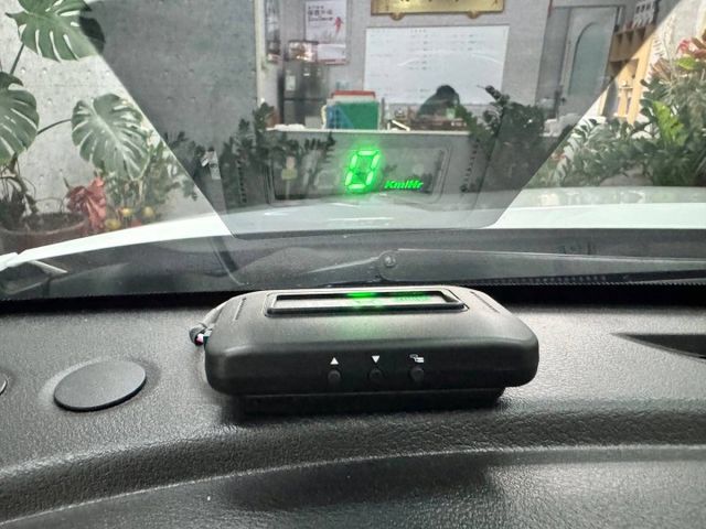 『KICKS 時尚版』｜冷氣空調｜巡跡防滑｜Apple Carplay｜抬頭顯示器｜行車紀錄器｜  第11張相片
