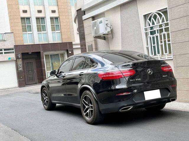 『GLC250 COUPE AMG』｜定速巡航｜電動記憶座椅｜影音主機｜360環景｜盲點偵測｜電子手剎車｜電動尾門｜  第3張相片