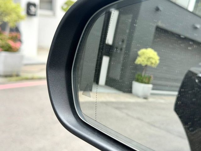 『GLC250 COUPE AMG』｜定速巡航｜電動記憶座椅｜影音主機｜360環景｜盲點偵測｜電子手剎車｜電動尾門｜  第17張相片