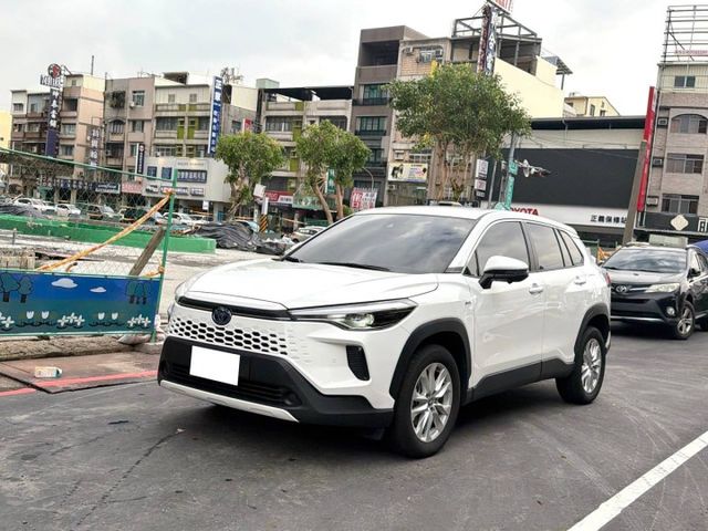 『CROSS 油電尊爵版』｜ACC跟車｜摸門解鎖｜免鑰匙啟動｜影音主機｜抬頭顯示器|360環景|盲點偵測|Carplay  第2張相片