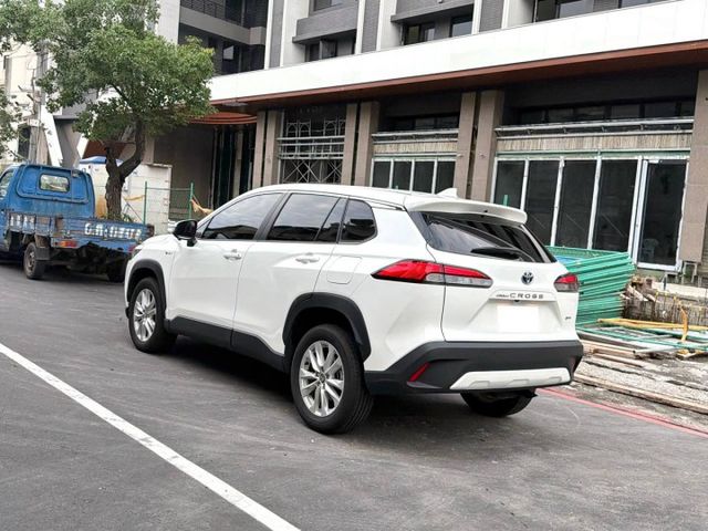 『CROSS 油電尊爵版』｜ACC跟車｜摸門解鎖｜免鑰匙啟動｜影音主機｜抬頭顯示器|360環景|盲點偵測|Carplay  第3張相片