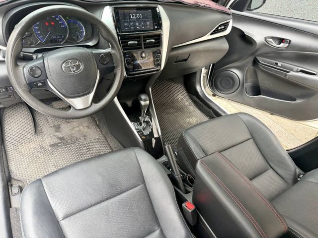 『YARIS 豪華版』｜免鑰匙｜摸門解鎖｜定速巡航｜循跡防滑｜影音主機｜倒車顯影｜恆溫空調  第4張相片