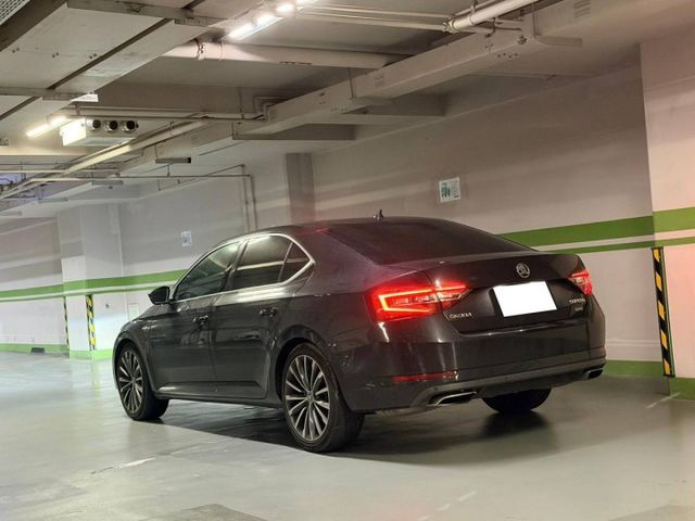『SUPER B 4x4 L&K』｜定速巡航｜摸門解鎖｜免鑰匙｜Apple Carplay｜電動座椅｜電動天窗｜氣氛燈｜  第3張相片