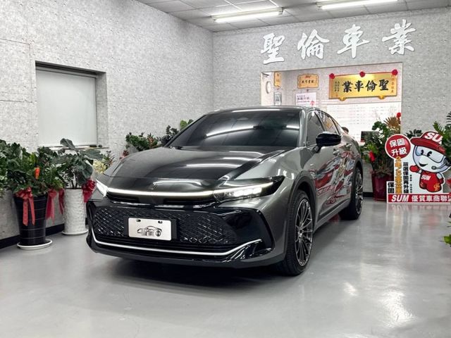 『CROWN 皇家版』｜ACC跟車｜全景電動天窗｜電動尾門｜電子手煞車｜電動記憶座椅｜盲點偵測｜抬頭顯示器｜360環景  第2張相片