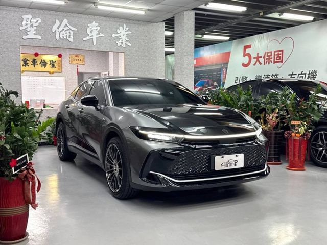 『CROWN 皇家版』｜ACC跟車｜全景電動天窗｜電動尾門｜電子手煞車｜電動記憶座椅｜盲點偵測｜抬頭顯示器｜360環景  第3張相片