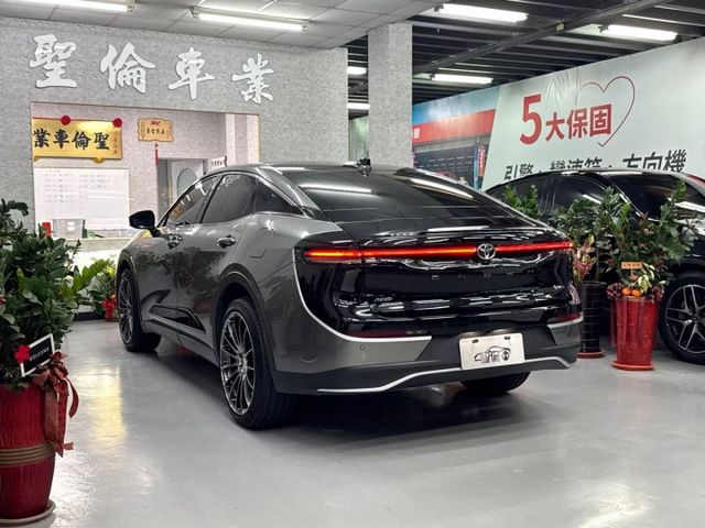 『CROWN 皇家版』｜ACC跟車｜全景電動天窗｜電動尾門｜電子手煞車｜電動記憶座椅｜盲點偵測｜抬頭顯示器｜360環景  第5張相片