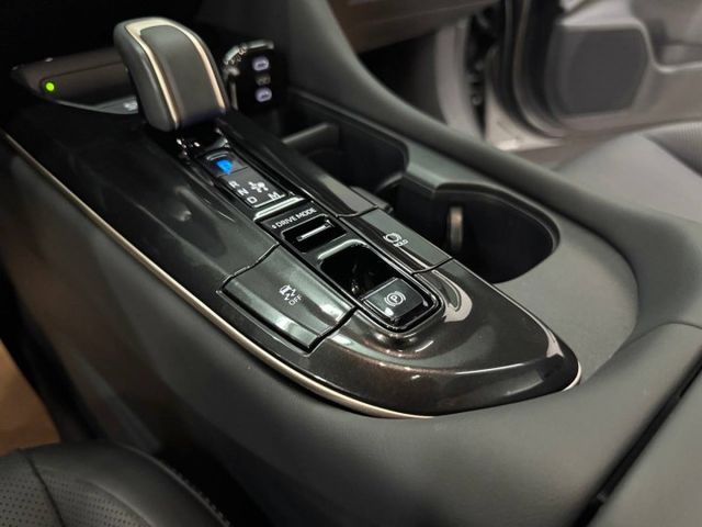 『CROWN 皇家版』｜ACC跟車｜全景電動天窗｜電動尾門｜電子手煞車｜電動記憶座椅｜盲點偵測｜抬頭顯示器｜360環景  第11張相片