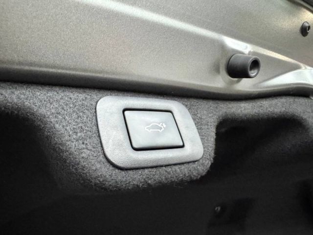 『CROWN 皇家版』｜ACC跟車｜全景電動天窗｜電動尾門｜電子手煞車｜電動記憶座椅｜盲點偵測｜抬頭顯示器｜360環景  第18張相片