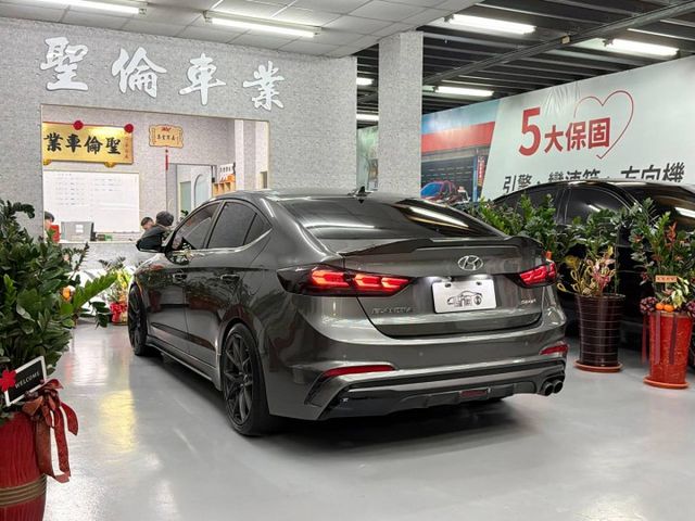 『ELANTRA SPORT』｜定速巡航｜摸門解鎖｜免鑰匙｜BC BR避震｜台製旋壓F1A6 18吋鋁圈｜碳纖維方向盤  第5張相片