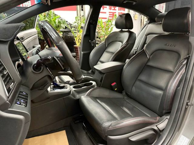 『ELANTRA SPORT』｜定速巡航｜摸門解鎖｜免鑰匙｜BC BR避震｜台製旋壓F1A6 18吋鋁圈｜碳纖維方向盤  第7張相片