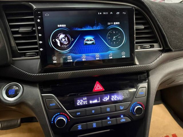 『ELANTRA SPORT』｜定速巡航｜摸門解鎖｜免鑰匙｜BC BR避震｜台製旋壓F1A6 18吋鋁圈｜碳纖維方向盤  第9張相片