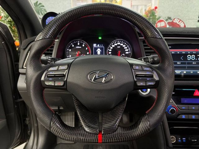 『ELANTRA SPORT』｜定速巡航｜摸門解鎖｜免鑰匙｜BC BR避震｜台製旋壓F1A6 18吋鋁圈｜碳纖維方向盤  第14張相片
