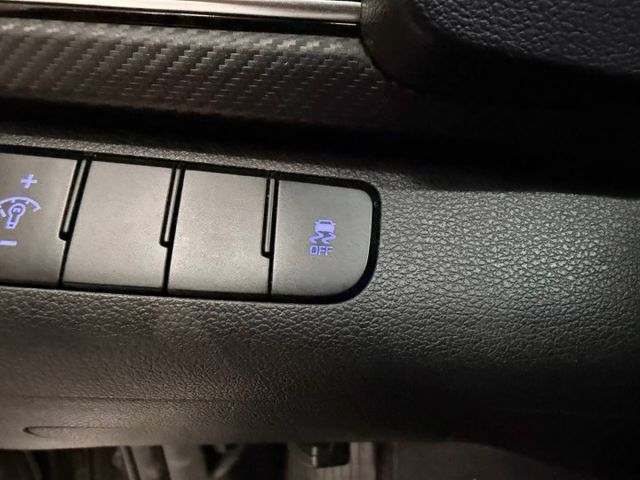 『ELANTRA SPORT』｜定速巡航｜摸門解鎖｜免鑰匙｜BC BR避震｜台製旋壓F1A6 18吋鋁圈｜碳纖維方向盤  第15張相片