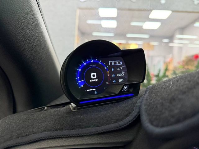 『ELANTRA SPORT』｜定速巡航｜摸門解鎖｜免鑰匙｜BC BR避震｜台製旋壓F1A6 18吋鋁圈｜碳纖維方向盤  第16張相片