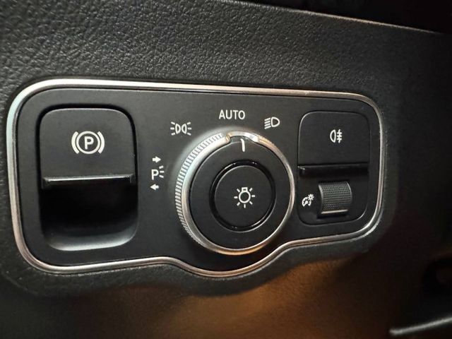 『GLA180 豪華版』｜23P自動跟車系統｜電動記憶座椅｜Apple Carplay｜盲點偵測｜電子手剎車｜電動尾門｜  第12張相片