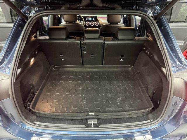 『GLA180 豪華版』｜23P自動跟車系統｜電動記憶座椅｜Apple Carplay｜盲點偵測｜電子手剎車｜電動尾門｜  第17張相片