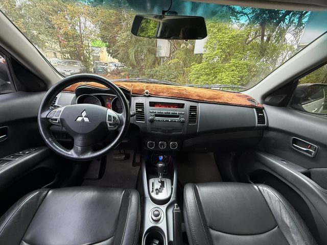 MITSUBISHI三菱 OUTLANDER  第6張相片