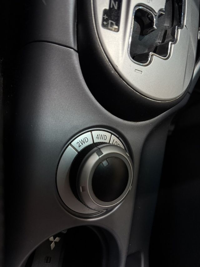MITSUBISHI三菱 OUTLANDER  第10張相片