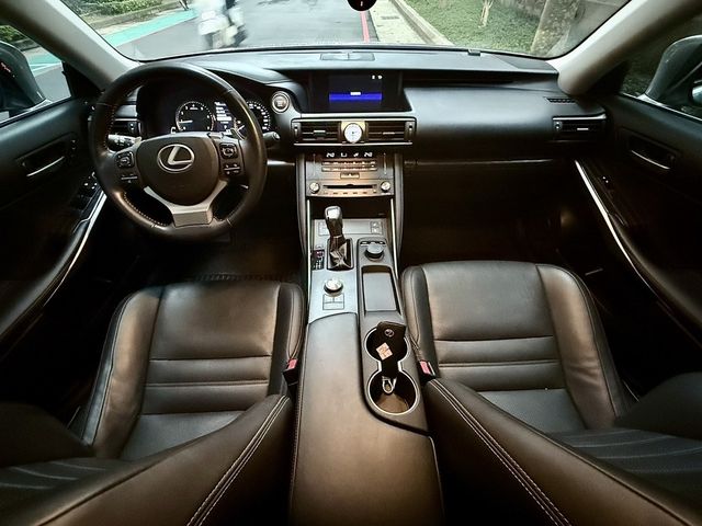 LEXUS凌志 IS 300  第11張相片