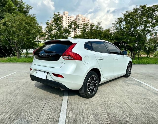 VOLVO富豪 V40  第2張相片