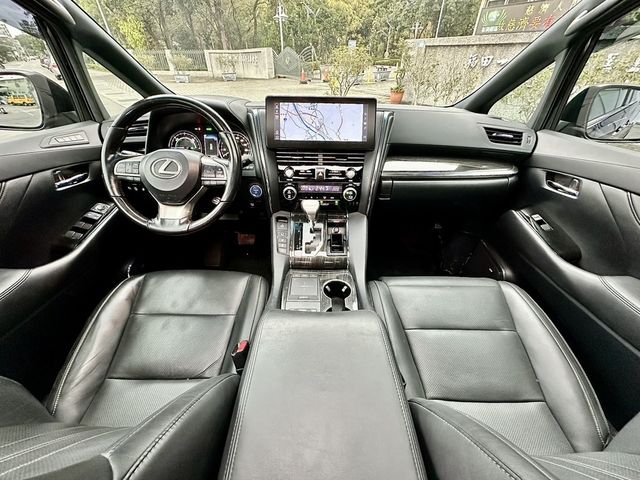 LEXUS凌志 LM300H  第8張相片