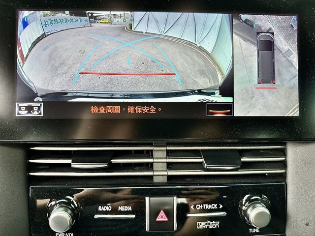 LEXUS凌志 LM300H  第14張相片