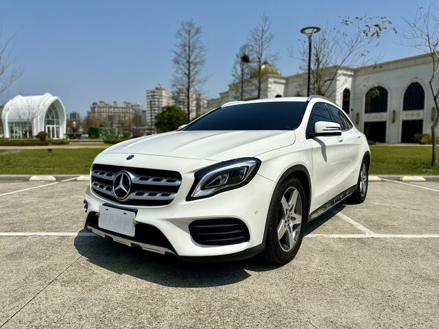 M-BENZ賓士 GLA180  第1張相片