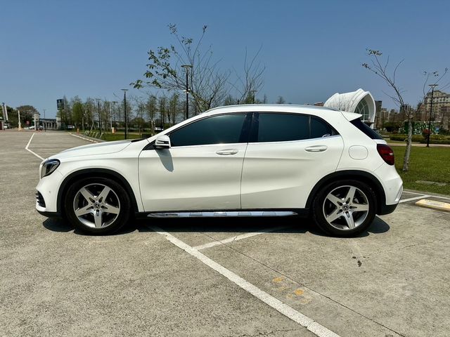 M-BENZ賓士 GLA180  第2張相片