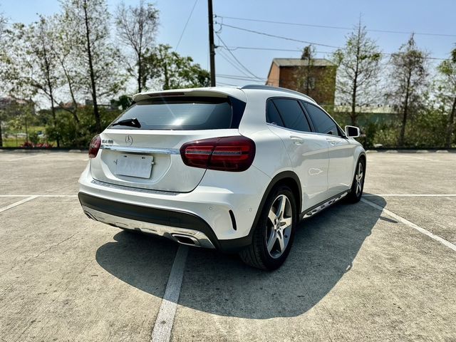 M-BENZ賓士 GLA180  第3張相片