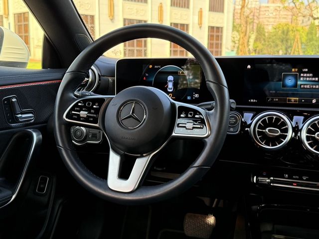 M-BENZ賓士 CLA200  第9張相片