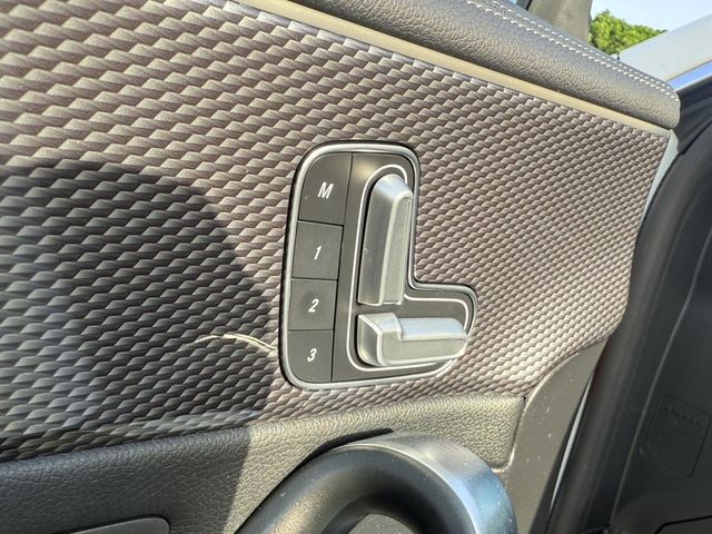 M-BENZ賓士 CLA200  第10張相片