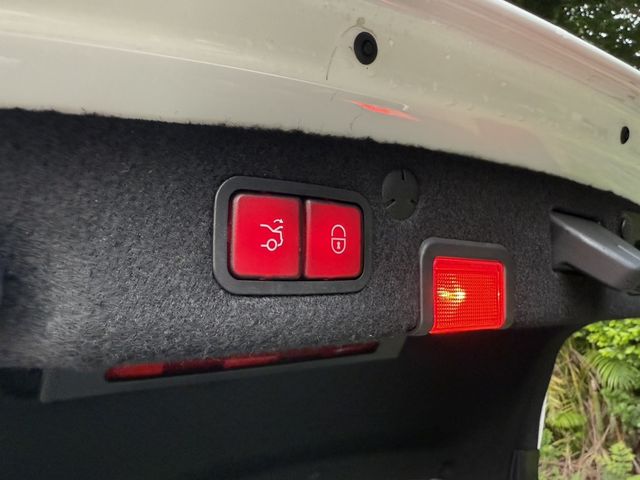 M-BENZ賓士 C300  第13張相片