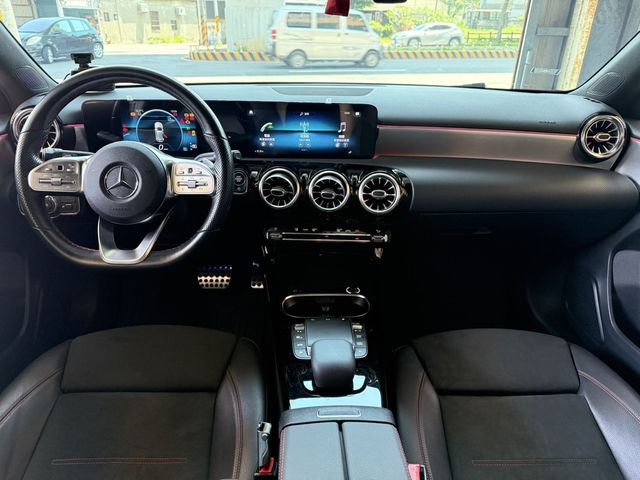 M-BENZ賓士 A180  第13張相片