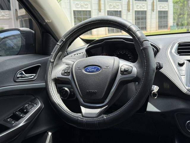 FORD福特 ESCORT  第9張相片
