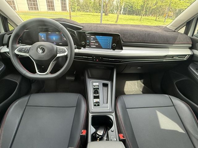 VOLKSWAGEN福斯 GOLF  第6張相片