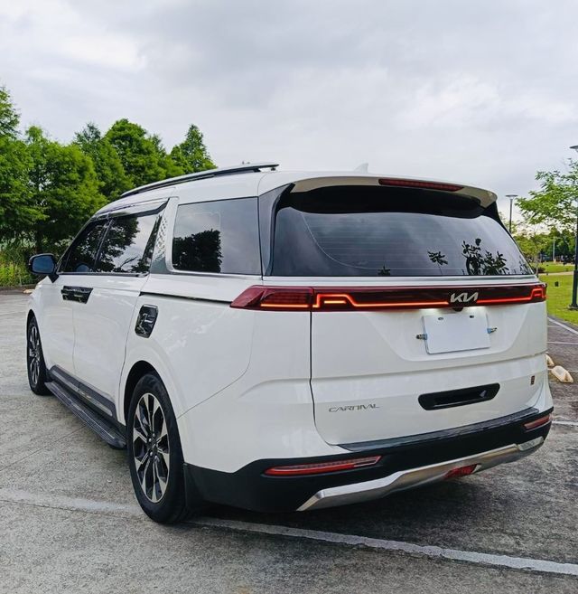 KIA起亞 CARNIVAL  第2張相片