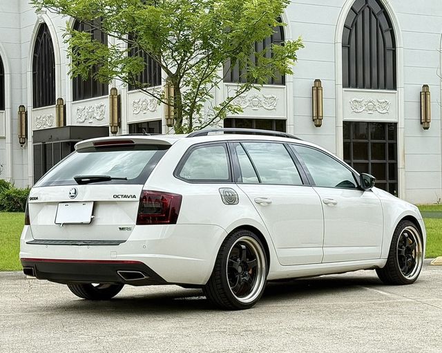 SKODA司科達 OCTAVIA COMBI  第2張相片